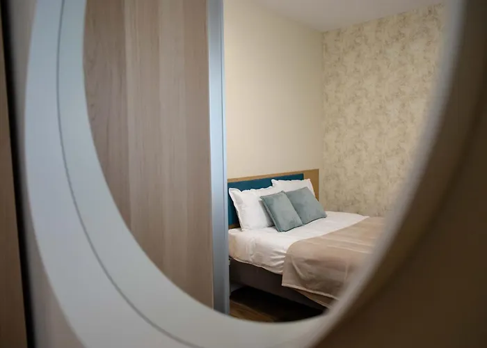 Deluxe One-Bedroom Apartment