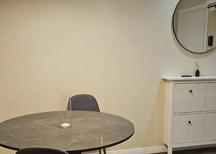 Deluxe One-Bedroom Apartment